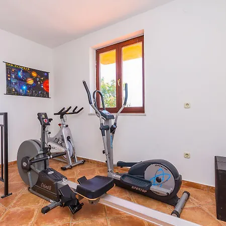 Appartement Mit Grossem Pool, Gym, Tischtennis, Kicker, Observatorium, Volleyballplatz