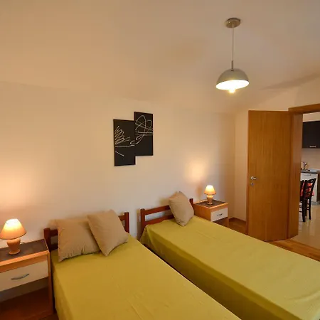 Mit Grossem Pool, Gym, Tischtennis, Kicker, Observatorium, Volleyballplatz