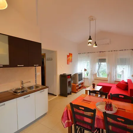Mit Grossem Pool, Gym, Tischtennis, Kicker, Observatorium, Volleyballplatz * Ližnjan