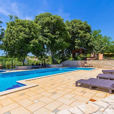 Appartement Mit Grossem Pool, Gym, Tischtennis, Kicker, Observatorium, Volleyballplatz