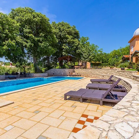 Mit Grossem Pool, Gym, Tischtennis, Kicker, Observatorium, Volleyballplatz Appartement *