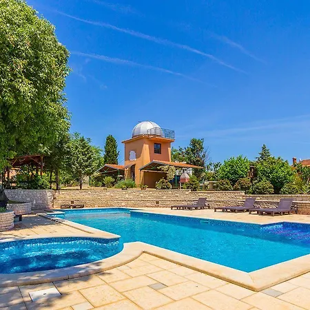Appartement Mit Grossem Pool, Gym, Tischtennis, Kicker, Observatorium, Volleyballplatz Ližnjan